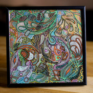 Peinture où l'on observe des algues et faunes océaniques